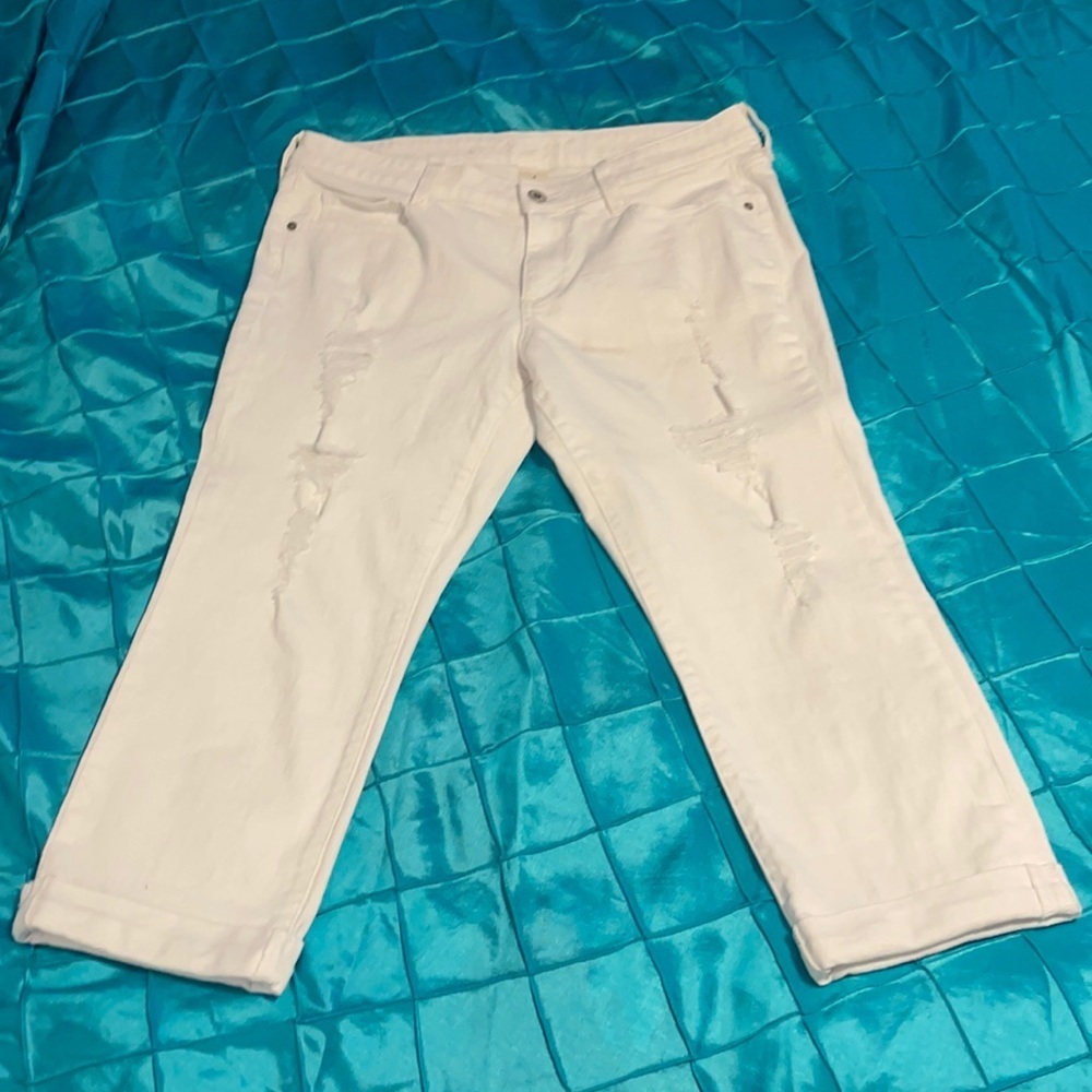 Arizona Jeans distressed Capri pants - Size 11